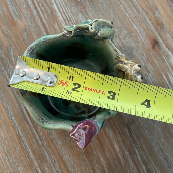 Decorative Frog on Lily Pad Pottery - Picture 5 of 6